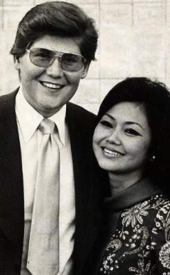 Elaine Okamura and Wayne Newton. 